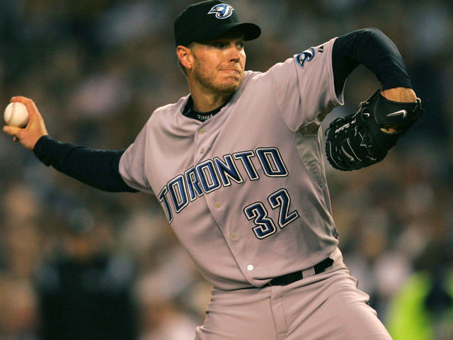 Toronto Blue Jays starting pitcher Roy Halladay #32 gets