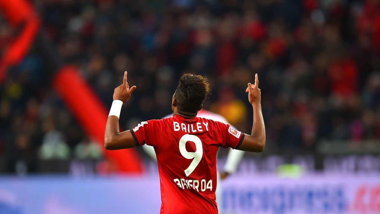 Leverkusen´s Jamaican striker Leon Bailey celebrates scoring during the German First Division Bundesliga football match Bayer Leverkusen vs RB Leipzig in Leverkusen, western Germany, on November 18, 2017. / AFP PHOTO / PATRIK STOLLARZ / RESTRICTIONS: DURING MATCH TIME: DFL RULES TO LIMIT THE ONLINE USAGE TO 15 PICTURES PER MATCH AND FORBID IMAGE SEQUENCES TO SIMULATE VIDEO. == RESTRICTED TO EDITORIAL USE == FOR FURTHER QUERIES PLEASE CONTACT DFL DIRECTLY AT + 49 69 650050