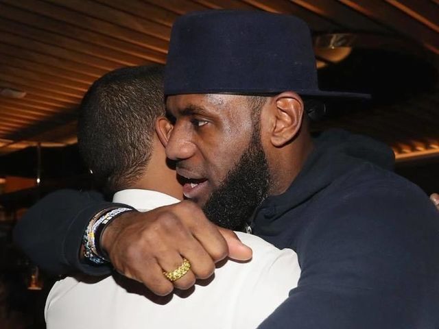 LeBron helps launch Drake's new restaurant in Toronto