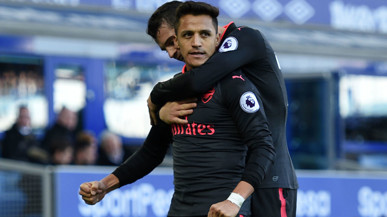 Arsenal's Chilean striker Alexis Sanchez (L) celebrates scoring their fifth goal with Arsenal's Swiss midfielder Granit Xhaka (R) during the English Premier League football match between Everton and Arsenal at Goodison Park in Liverpool, north west England on October 22, 2017. / AFP PHOTO / Oli SCARFF /