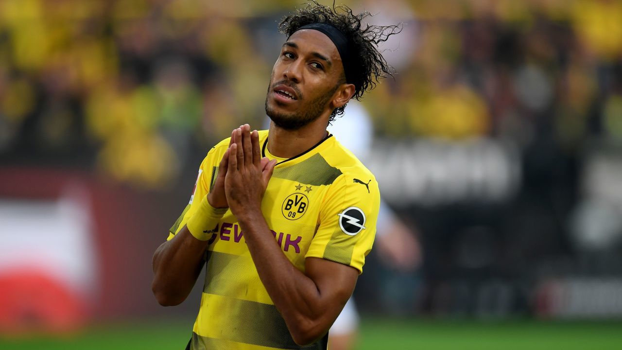 Dortmund's Gabonese striker Pierre-Emerick Aubameyang reacts during the German First division Bundesliga football match Borussia Dortmund vs Borussia Moenchengladbach in Dortmund, western Germany, on September 23, 2017. / AFP PHOTO / PATRIK STOLLARZ