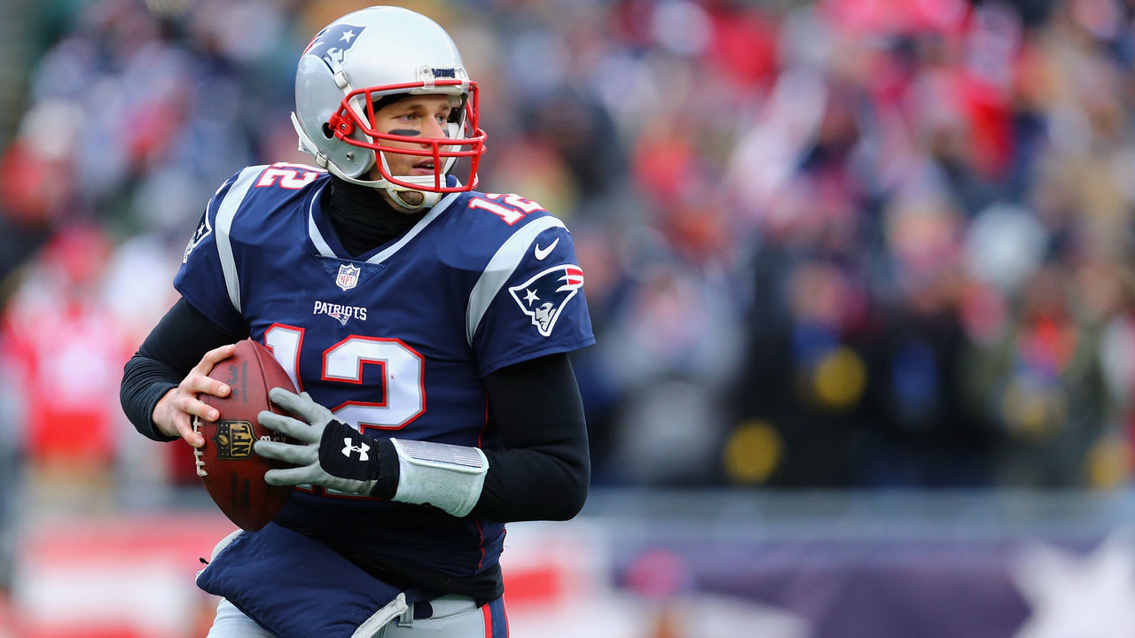 FOXBORO, MA - DECEMBER 31: Tom Brady #12 of the New England Patriots looks to pass during the first half against the New York Jets at Gillette Stadium on December 31, 2017 in Foxboro, Massachusetts.