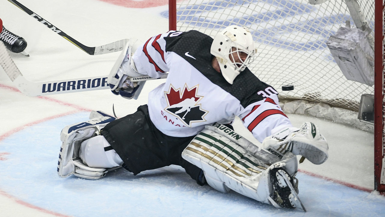 Canada's goaltender Ben Scrivens concedes a goal during the Channel One Cup of the Euro Hockey Tour ice hockey match between Canada and Russia in Moscow on December 16, 2017. / AFP PHOTO / Alexander NEMENOV