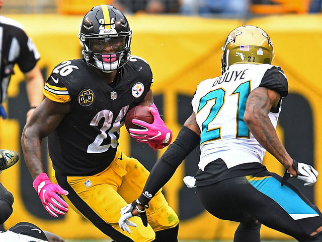 PITTSBURGH, PA - OCTOBER 08: Le'Veon Bell #26 of the Pittsburgh Steelers rushes against Telvin Smith #50 of the Jacksonville Jaguars and A.J. Bouye #21 in the second half during the game at Heinz Field on October 8, 2017 in Pittsburgh, Pennsylvania.