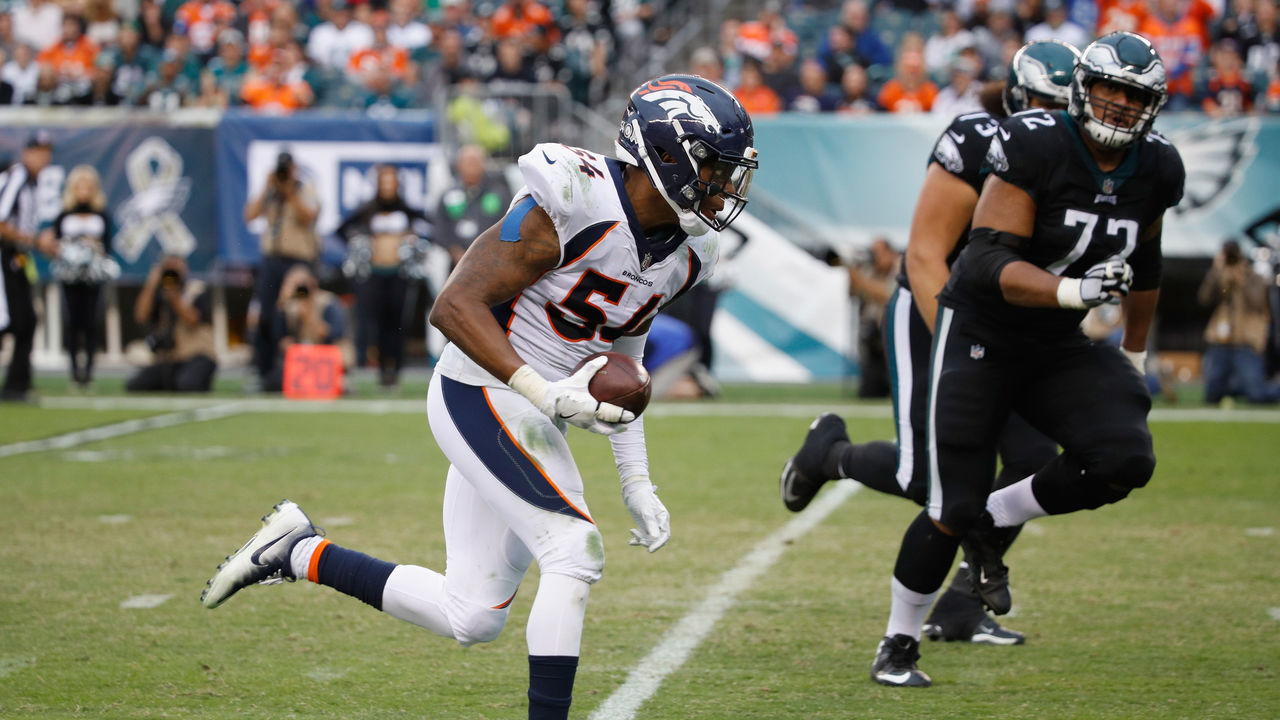 PHILADELPHIA, PA - NOVEMBER 05: Inside linebacker Brandon Marshall #54 of the Denver Broncos recovers a fumble to score a touchdown against the Philadelphia Eagles during the fourth quarter at Lincoln Financial Field on November 5, 2017 in Philadelphia, Pennsylvania. The Philadelphia Eagles won 51-23.