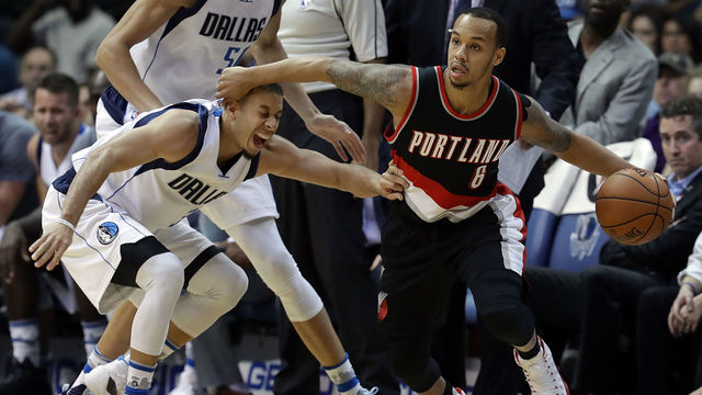 DALLAS, TX - NOVEMBER 04: Shabazz Napier #6 of the Portland Trail Blazers dribbles the ball against Seth Curry #30 of the Dallas Mavericks in the second half at American Airlines Center on November 4, 2016 in Dallas, Texas.