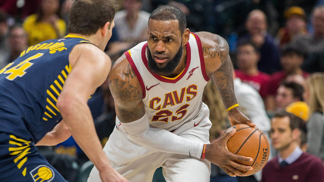 Watch: LeBron steps out of bounds, seals Cavs' 3rd straight loss