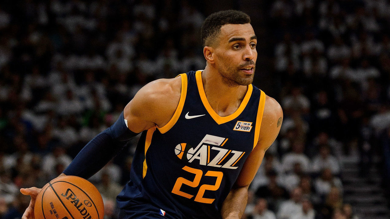 MINNEAPOLIS, MN - OCTOBER 20: Thabo Sefolosha #22 of the Utah Jazz dribbles the ball against the Minnesota Timberwolves during the game on October 20, 2017 at the Target Center in Minneapolis, Minnesota. The Timberwolves defeated the Jazz 100-97.
