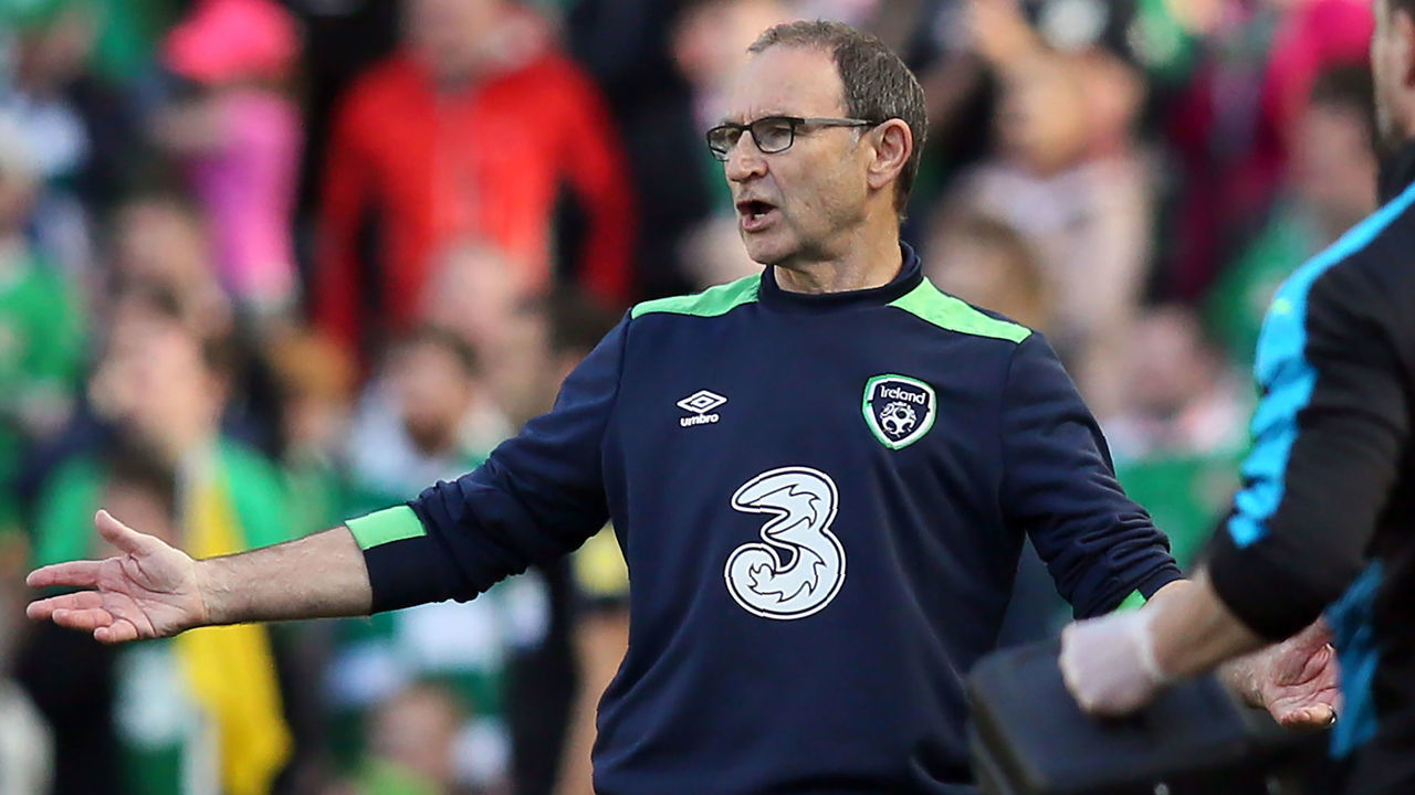 Republic of Ireland's manager Martin O'Neil gestures on the touchline during the group D World Cup qualifying football match between Republic of Ireland and Austria at Aviva stadium in Dublin on June 11, 2017. The game finished 1-1. / AFP PHOTO / Paul FAITH