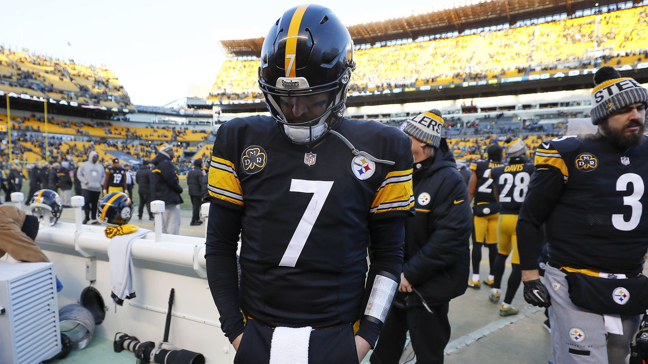 PITTSBURGH, PA - JANUARY 14: Ben Roethlisberger #7 of the Pittsburgh Steelers reacts after losing to the Jacksonville Jaguars in the AFC Divisional Playoff game at Heinz Field on January 14, 2018 in Pittsburgh, Pennsylvania.