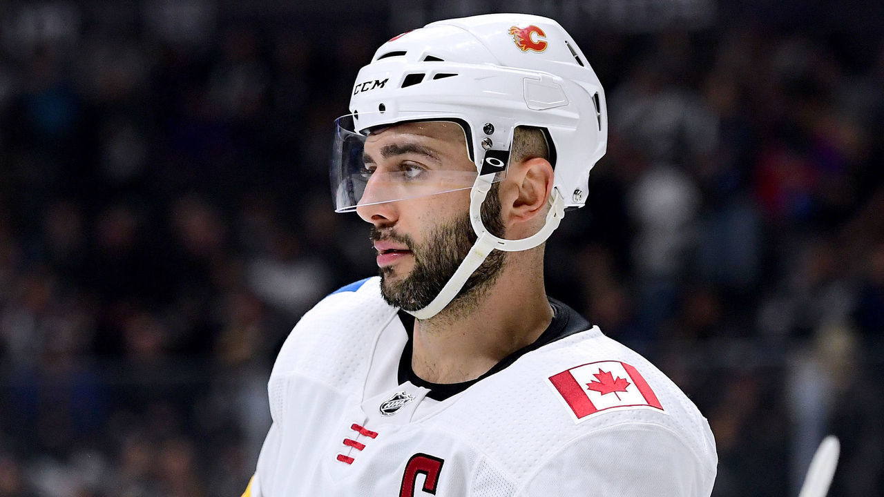 LOS ANGELES, CA - OCTOBER 11: Mark Giordano #5 of the Calgary Flames waits for a faceoff during the game against the Los Angeles Kings at Staples Center on October 11, 2017 in Los Angeles, California.