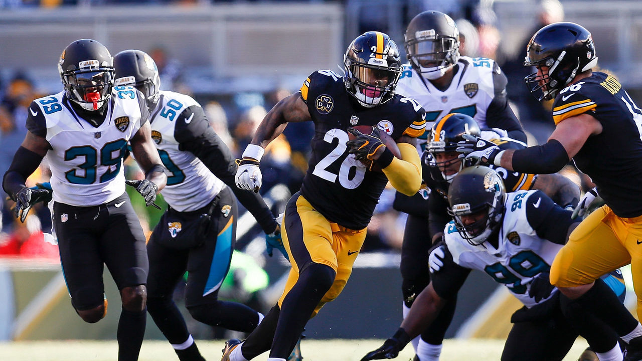 PITTSBURGH, PA - JANUARY 14: Le'Veon Bell #26 of the Pittsburgh Steelers runs with the ball against the Jacksonville Jaguars during the first half of the AFC Divisional Playoff game at Heinz Field on January 14, 2018 in Pittsburgh, Pennsylvania.