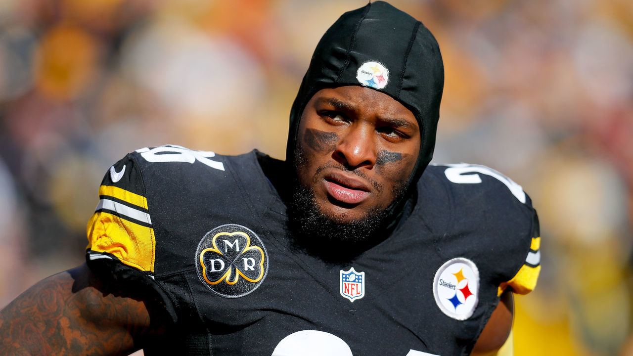 PITTSBURGH, PA - JANUARY 14: Le'Veon Bell #26 of the Pittsburgh Steelers looks on against the Jacksonville Jaguars during the first half of the AFC Divisional Playoff game at Heinz Field on January 14, 2018 in Pittsburgh, Pennsylvania.