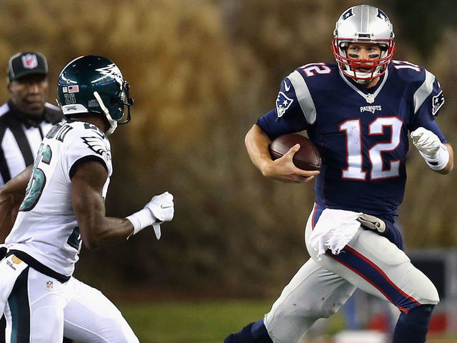 FOXBORO, MA - DECEMBER 06: Tom Brady #12 of the New England Patriots runs with the ball against the Philadelphia Eagles at Gillette Stadium on December 6, 2015 in Foxboro, Massachusetts.