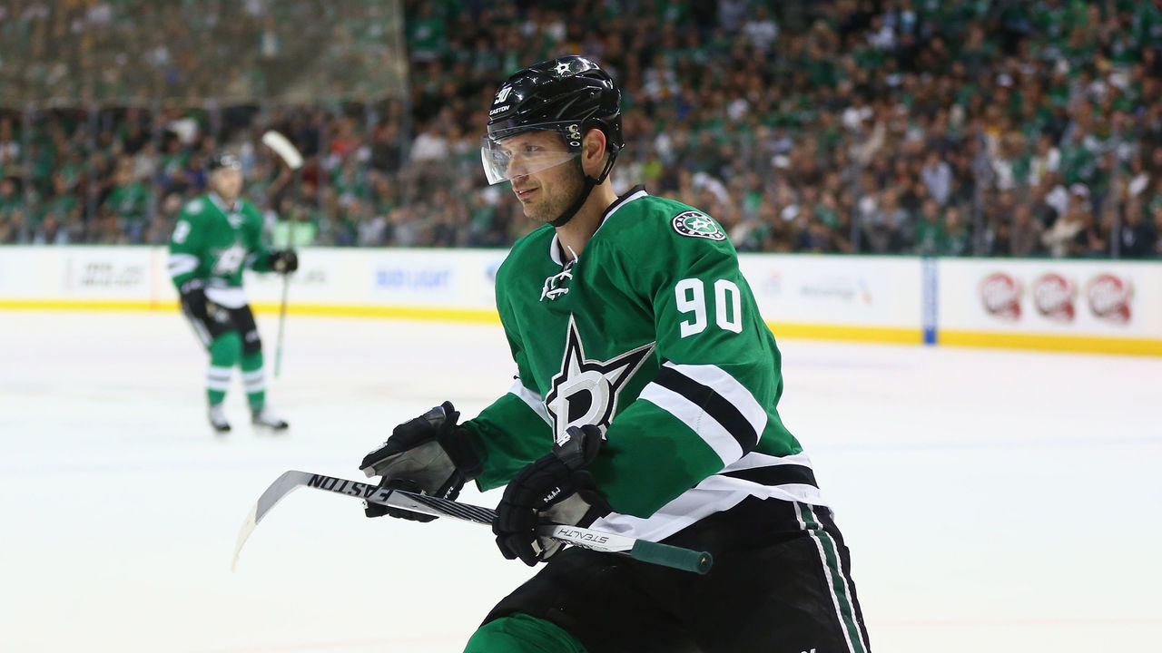 DALLAS, TEXAS - APRIL 09: Jason Spezza #90 of the Dallas Stars celebrates his hat trick against the Nashville Predators in the third period at American Airlines Center on April 9, 2016 in Dallas, Texas.