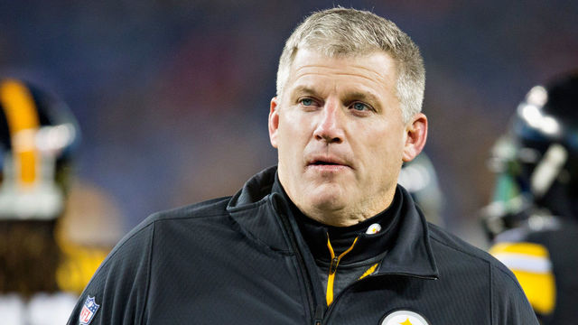 NASHVILLE, TN - NOVEMBER 17: Mike Munchak, offensive line coach for the Pittsburgh Steelers, looks on during the fourth quarter against the Tennessee Titans at LP Field on November 17, 2014 in Nashville, Tennessee. The Pittsburgh Steelers won 27-24.