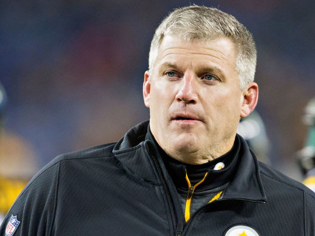 NASHVILLE, TN - NOVEMBER 17: Mike Munchak, offensive line coach for the Pittsburgh Steelers, looks on during the fourth quarter against the Tennessee Titans at LP Field on November 17, 2014 in Nashville, Tennessee. The Pittsburgh Steelers won 27-24.