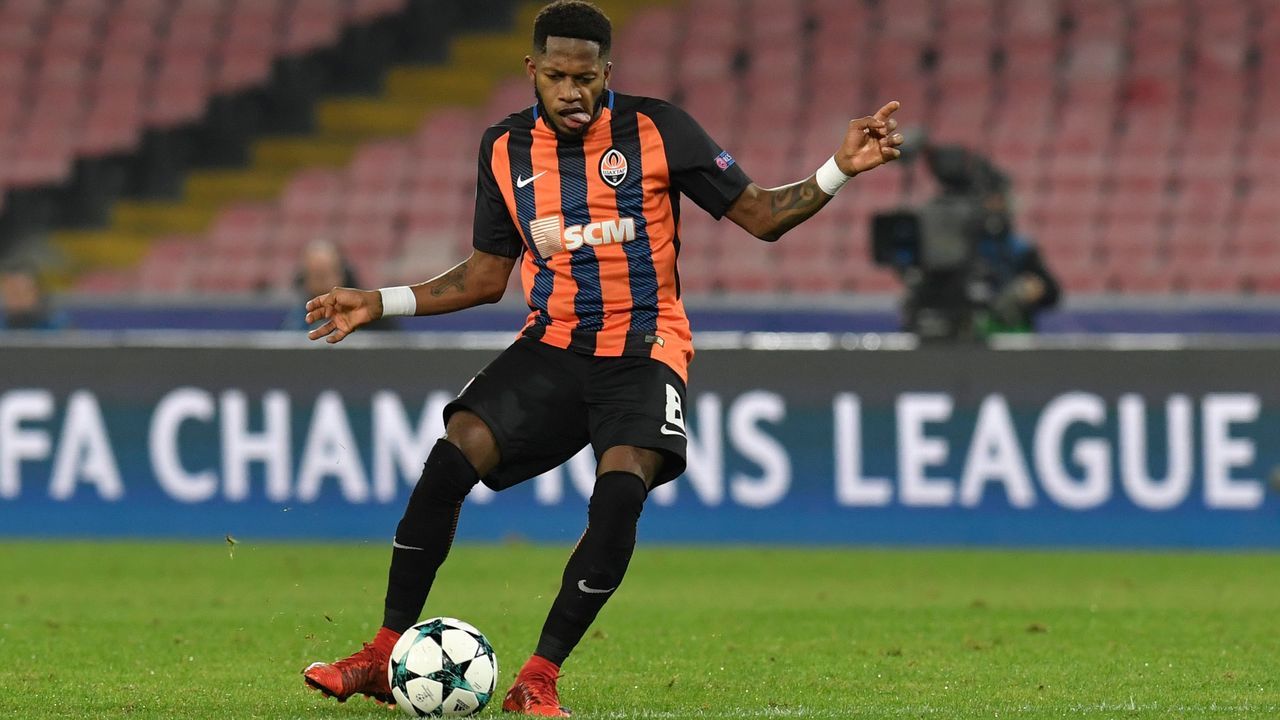 Shakhtar Donetsk's Brazilian midfielder Fred controls the ball during the UEFA Champions League Group F football match Napoli vs Shakhtar Donetsk on November 21, 2017 at the San Paolo stadium in Naples. / AFP PHOTO / Andreas SOLARO