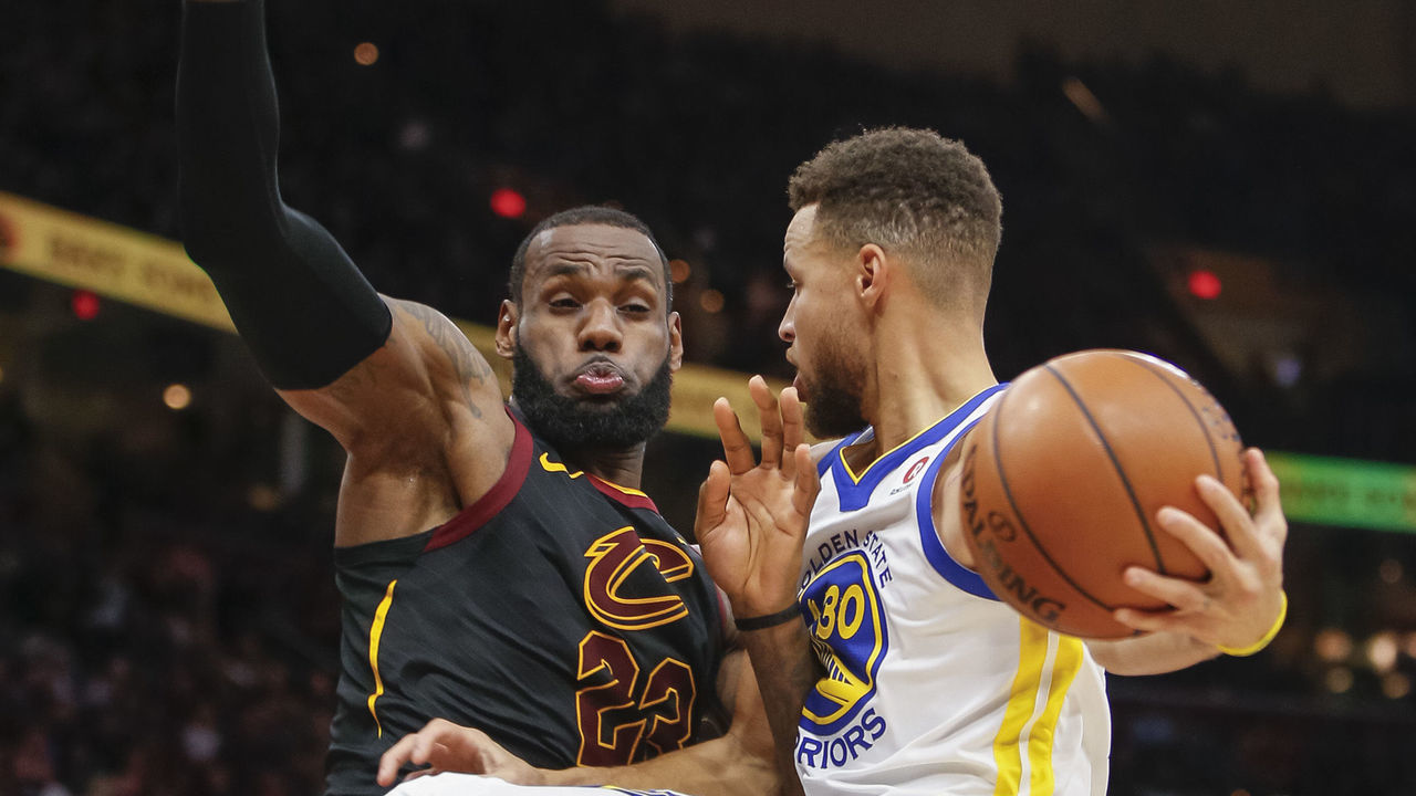 CLEVELAND, OH - JANUARY 15: Stephen Curry #30 of the Golden State Warriors collides with LeBron James #23 of the Cleveland Cavaliers while driving to the basket at Quicken Loans Arena on January 15, 2018 in Cleveland, Ohio.