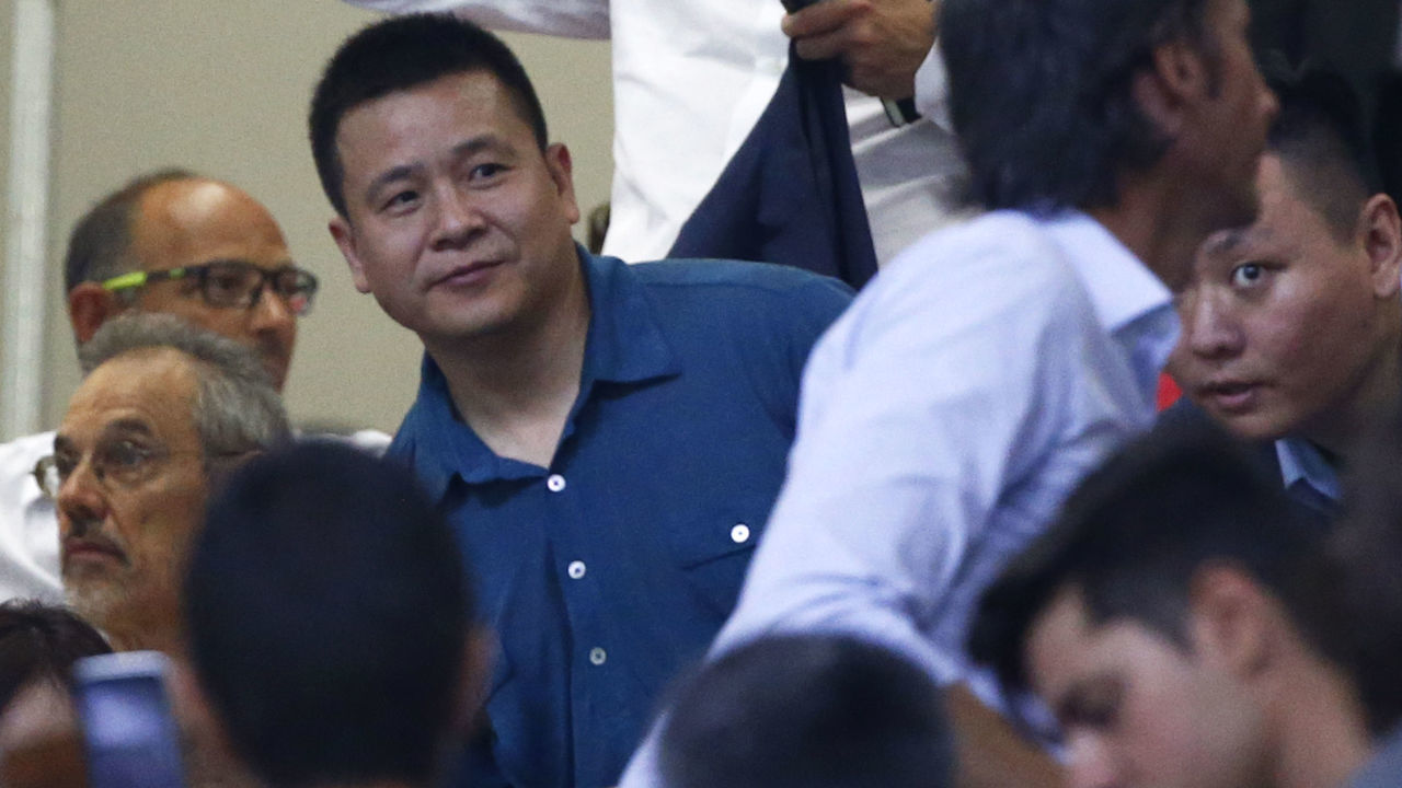 AC Milan's chairman Yonghong Li attends the Italian Serie A football match AC Milan Vs Cagliari on August 27, 2017 at the 'Giuseppe Meazza' Stadium in Milan. / AFP PHOTO / Marco BERTORELLO