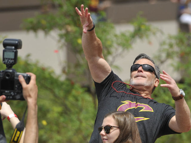 Report: Dan Gilbert reluctant to move Nets pick at trade deadline