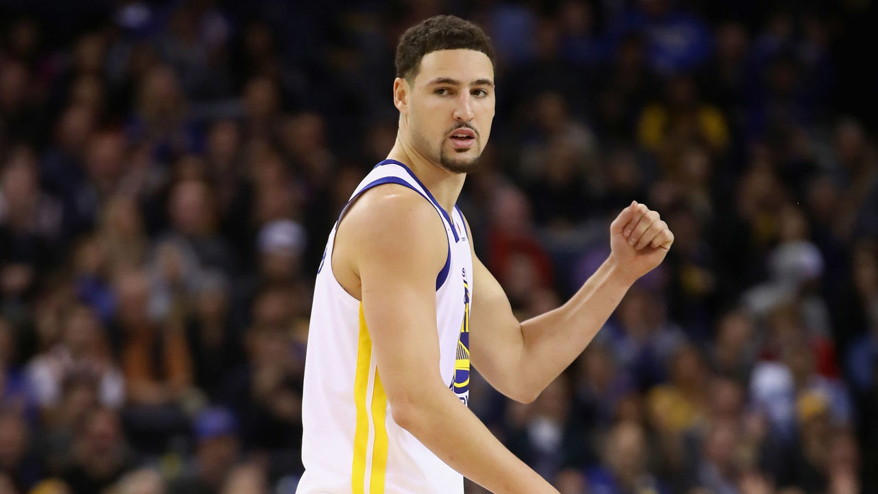 OAKLAND, CA - DECEMBER 20: Klay Thompson #11 of the Golden State Warriors reacts after the Warriors made a basket against the Memphis Grizzlies at ORACLE Arena on December 20, 2017 in Oakland, California.