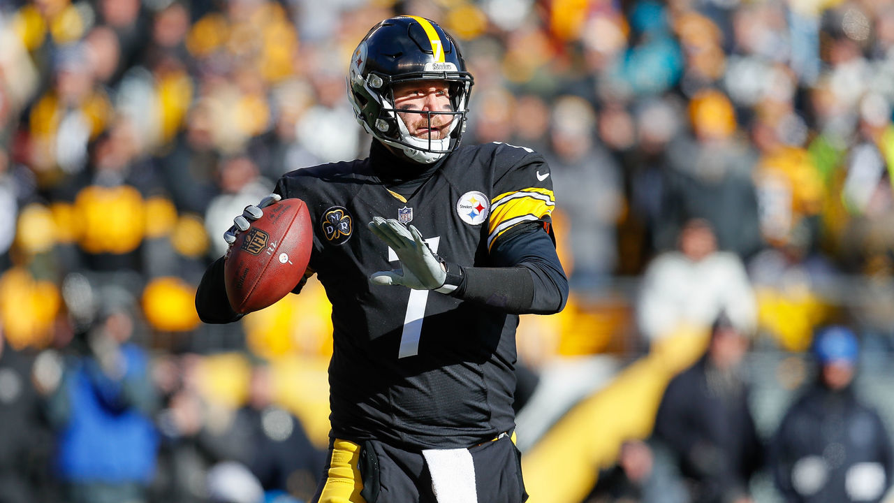 PITTSBURGH, PA - JANUARY 14: Ben Roethlisberger #7 of the Pittsburgh Steelers throws a pass against the Jacksonville Jaguars during the first half of the AFC Divisional Playoff game at Heinz Field on January 14, 2018 in Pittsburgh, Pennsylvania.
