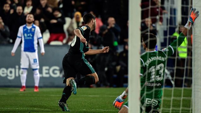 Real Madrid's Spanish midfielder Marco Asensio celebrates after scoring a goal during the Spanish 'Copa del Rey' (King's cup) football match between Leganes and Real Madrid at the Estadio Municipal Butarque in Leganes on January 18, 2018. / AFP PHOTO / OSCAR DEL POZO