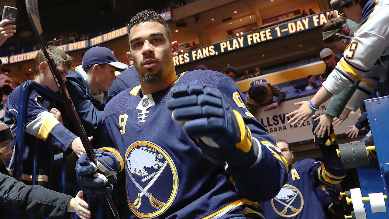 BUFFALO, NY - JANUARY 9: Evander Kane #9 of the Buffalo Sabres in play against the Winnipeg Jets at the KeyBank Center on January 9, 2018 in Buffalo, New York. The Jets beat the Sabres 7-4.