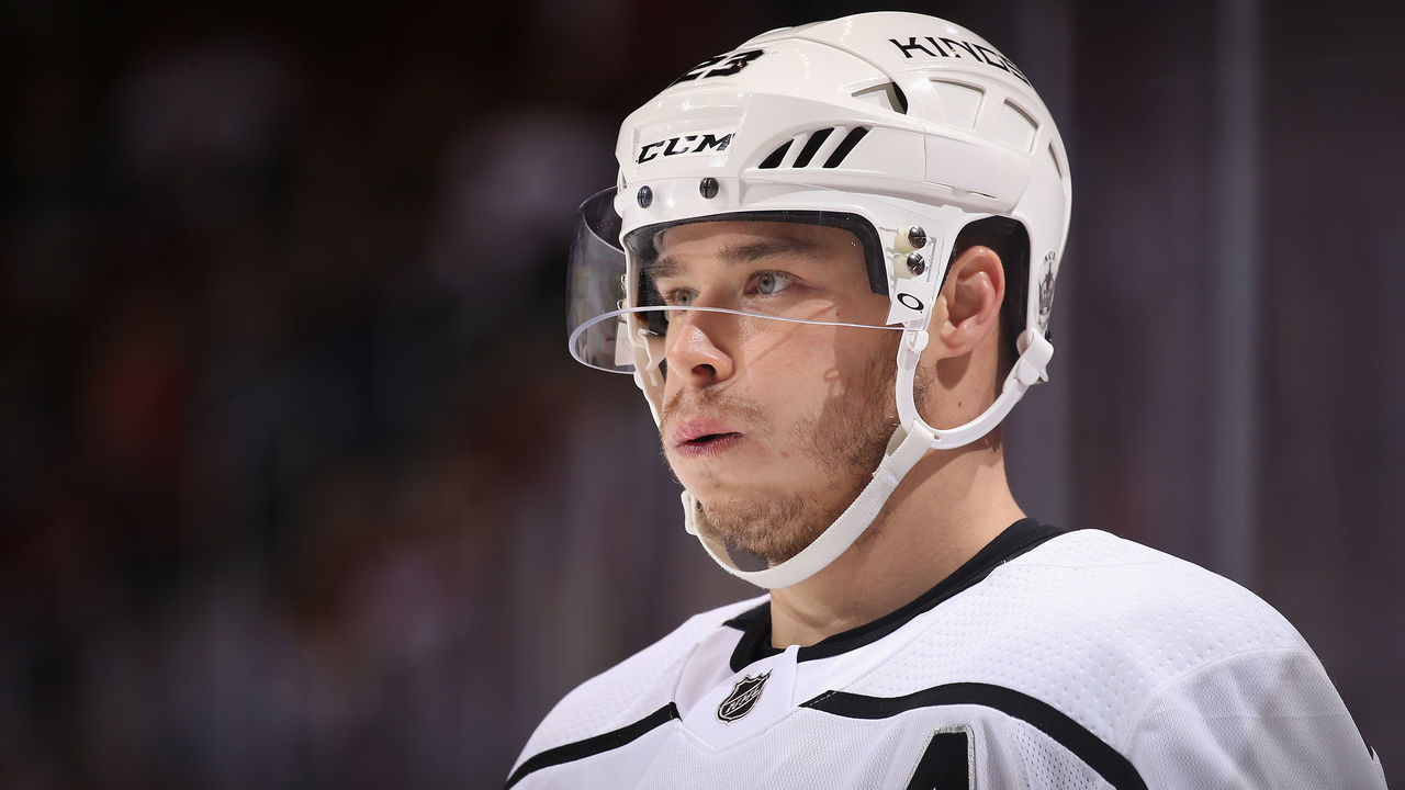 GLENDALE, AZ - NOVEMBER 24: Dustin Brown #23 of the Los Angeles Kings awaits a face off during the third period of the NHL game against the Arizona Coyotes at Gila River Arena on November 24, 2017 in Glendale, Arizona. The Coyotes defeated the Kings 3-2 in overtime.