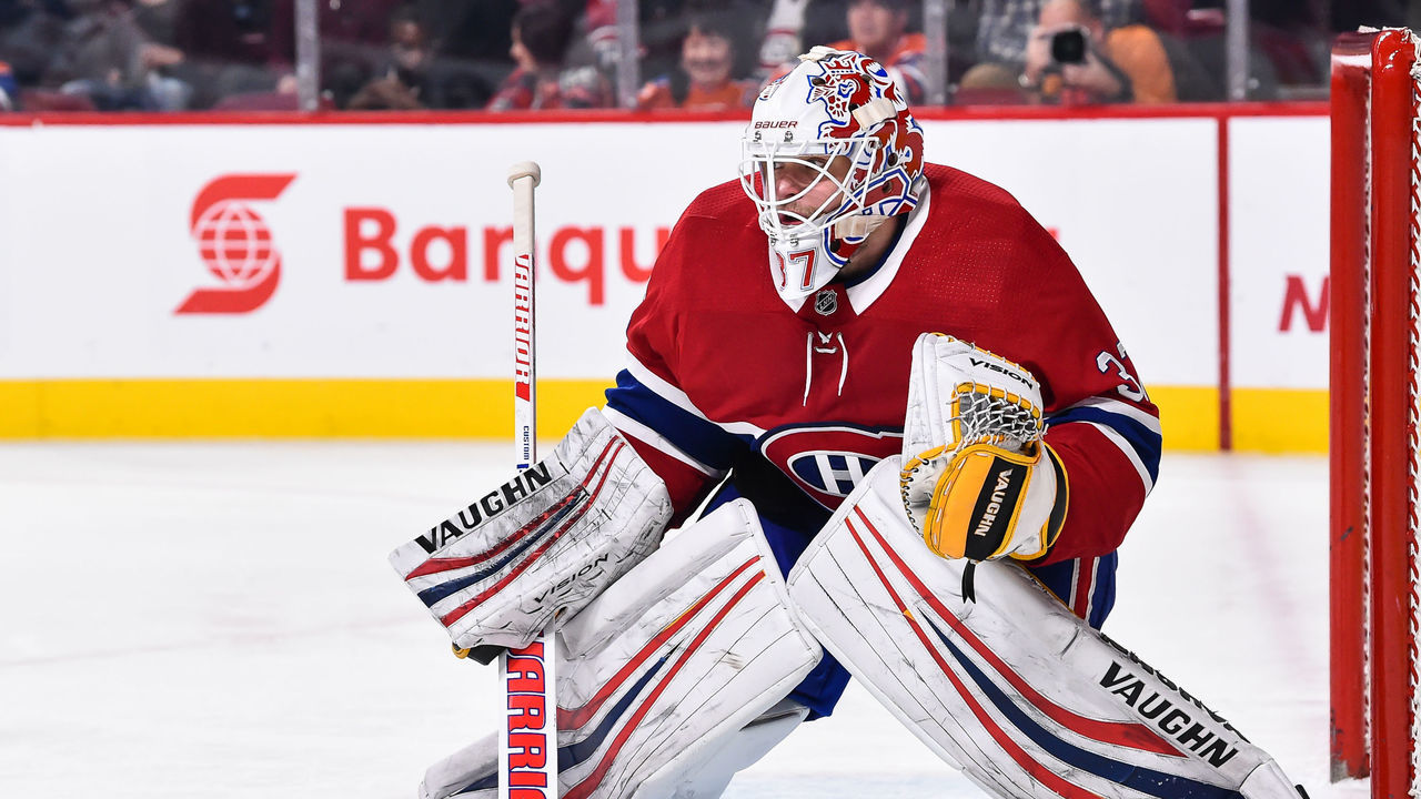 MONTREAL, QC - DECEMBER 09: Antti Niemi #37 of the Montreal Canadiens protects his net against the Edmonton Oilers during the NHL game at the Bell Centre on December 9, 2017 in Montreal, Quebec, Canada. The Edmonton Oilers defeated the Montreal Canadiens 6-2.