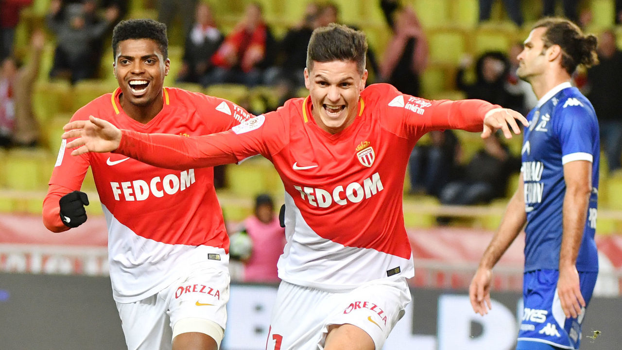 Monaco's Argentinian forward Guido Carrillo (C) celebrates after scoring during the french L1 football match Monaco (ASM) vs Troyes at The Louis II Stadium in Monaco on December 9, 2017. / AFP PHOTO / YANN COATSALIOU