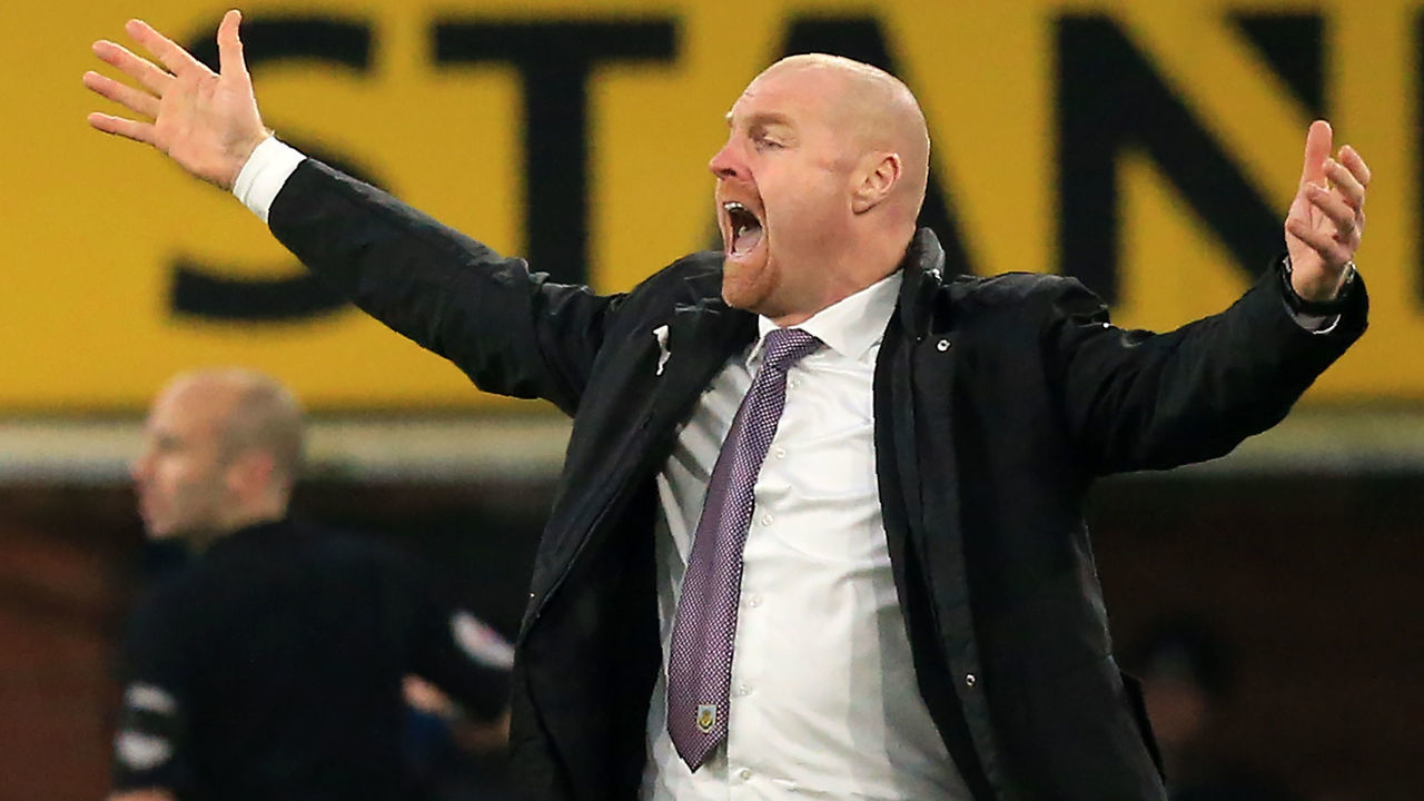 Burnley's English manager Sean Dyche reacts on the touchline during the English Premier League football match between Burnley and Manchester United at Turf Moor in Burnley, north west England on January 20, 2018. / AFP PHOTO / Lindsey PARNABY /