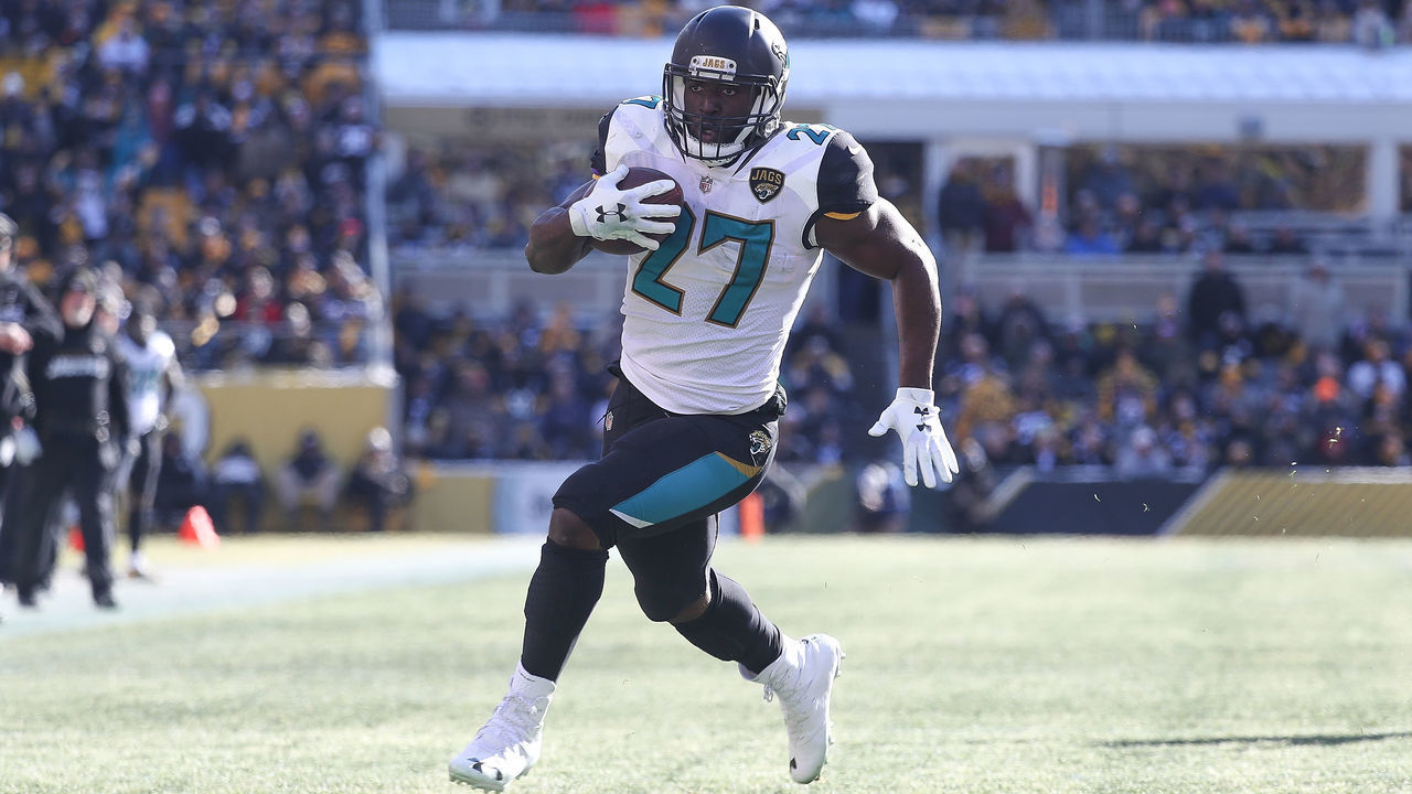PITTSBURGH, PA - JANUARY 14: Leonard Fournette #27 of the Jacksonville Jaguars runs for a touchdown against the Pittsburgh Steelers during the first half of the AFC Divisional Playoff game at Heinz Field on January 14, 2018 in Pittsburgh, Pennsylvania.