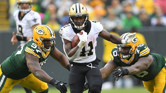 GREEN BAY, WI - OCTOBER 22: Alvin Kamara #41 of the New Orleans Saints runs between Kenny Clark #97 and Mike Daniels #76 of the Green Bay Packers during the second half at Lambeau Field on October 22, 2017 in Green Bay, Wisconsin.