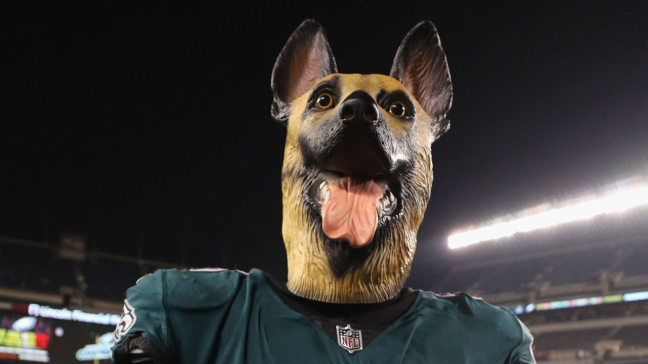 PHILADELPHIA, PA - JANUARY 21: Chris Long #56 of the Philadelphia Eagles celebrates his teams win while wearing a dog mask over the Minnesota Vikings in the NFC Championship game at Lincoln Financial Field on January 21, 2018 in Philadelphia, Pennsylvania.