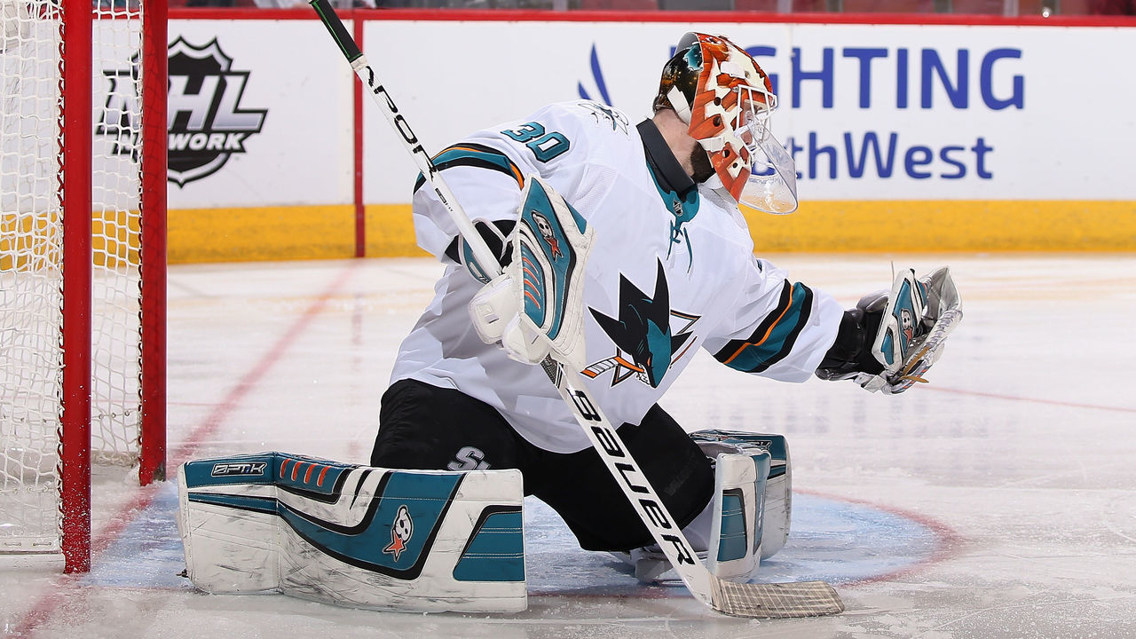 GLENDALE, AZ - JANUARY 16: Goaltender Aaron Dell #30 of the San Jose Sharks in action during NHL game against the Arizona Coyotes at Gila River Arena on January 16, 2018 in Glendale, Arizona. The Sharks defeated the Coyotes 3-2 in an overtime shootout.