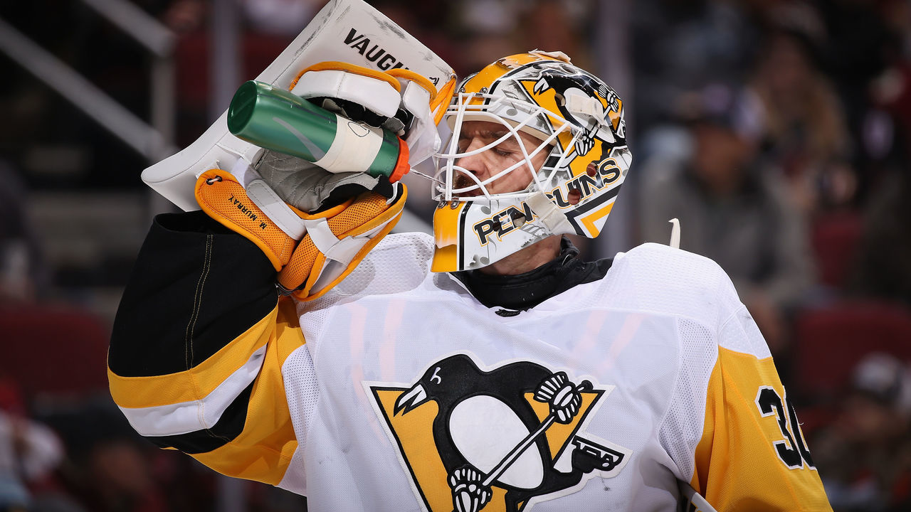 GLENDALE, AZ - DECEMBER 16: Goaltender Matt Murray #30 of the Pittsburgh Penguins drinks from a gatorade bottle during the NHL game against the Arizona Coyotes at Gila River Arena on December 16, 2017 in Glendale, Arizona. The Penguins defeated the Coyotes 4-2.