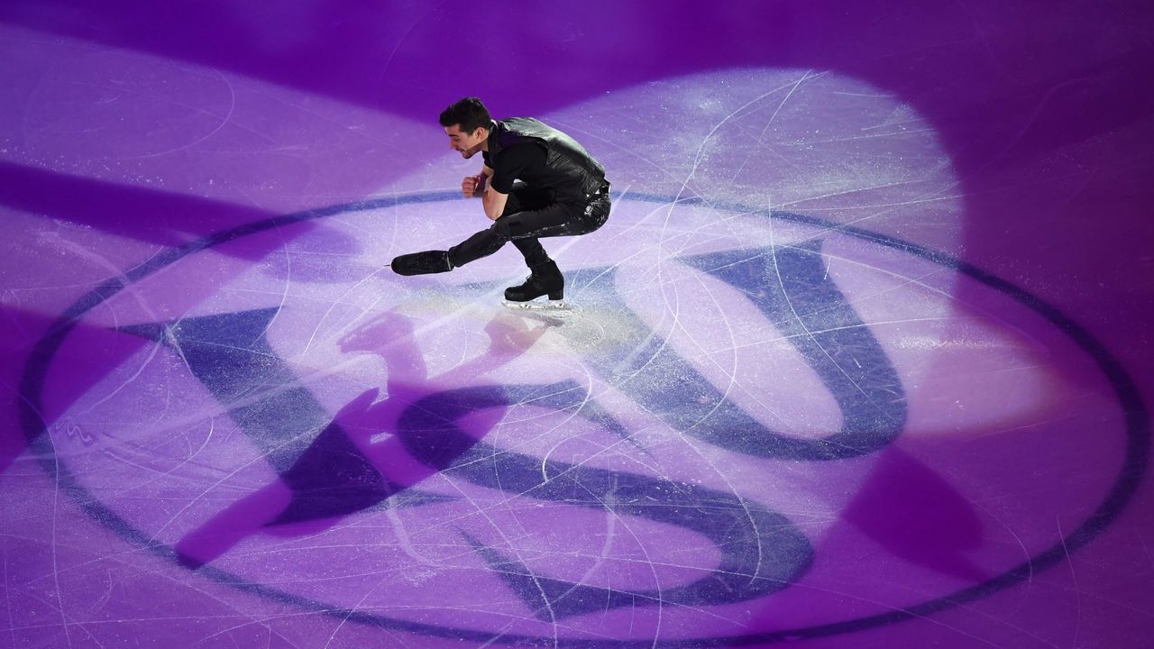 Spain's Javier Fernandez performs during the Gala Exhibition at the ISU European Figure Skating Championships in Moscow on January 21, 2018. / AFP PHOTO / Yuri KADOBNOV