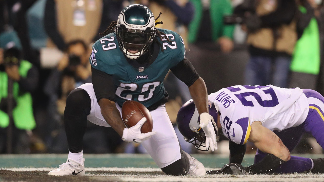 PHILADELPHIA, PA - JANUARY 21: LeGarrette Blount #29 of the Philadelphia Eagles scores a second quarter touchdown past Harrison Smith #22 of the Minnesota Vikings in the NFC Championship game at Lincoln Financial Field on January 21, 2018 in Philadelphia, Pennsylvania.