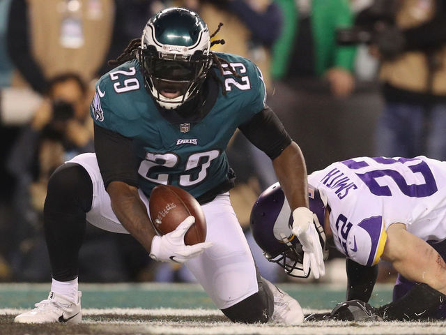 PHILADELPHIA, PA - JANUARY 21: LeGarrette Blount #29 of the Philadelphia Eagles scores a second quarter touchdown past Harrison Smith #22 of the Minnesota Vikings in the NFC Championship game at Lincoln Financial Field on January 21, 2018 in Philadelphia, Pennsylvania.