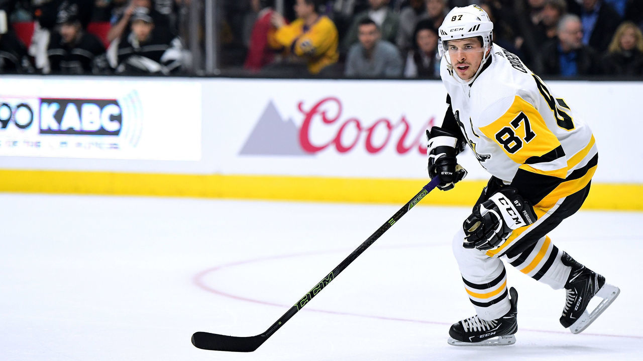 LOS ANGELES, CA - JANUARY 18: Sidney Crosby #87 of the Pittsburgh Penguins skates during the game against the Los Angeles Kings at Staples Center on January 18, 201 in Los Angeles, California.