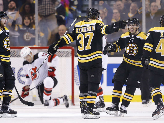 Bruins' point streak reaches 17 games, team's longest in 35 years