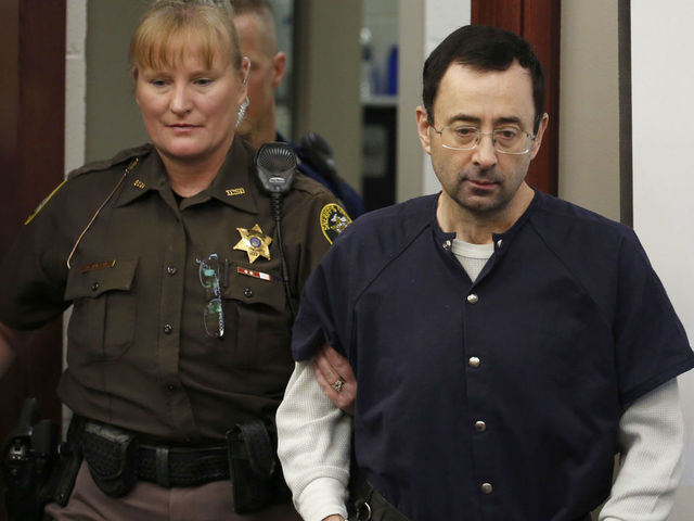 Former Michigan State University and USA Gymnastics doctor Larry Nassar arrives for impact statements during the sentencing phase in Ingham County Circuit Court on January 24, 2018 in Lansing, Michigan. More than 100 women and girls accuse Nassar of a pattern of serial abuse dating back two decades, including the Olympic gold-medal winners Simone Biles, Aly Raisman, Gabby Douglas and McKayla Maroney -- who have lashed out at top sporting officials for failing to stop him. / AFP PHOTO / JEFF KOWALSKY