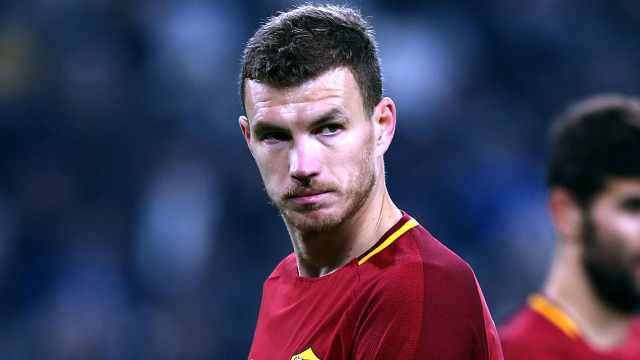 TURIN, ITALY - DECEMBER 23: Edin Dzeko of AS Roma during the serie A match between Juventus and AS Roma on December 23, 2017 in Turin, Italy.