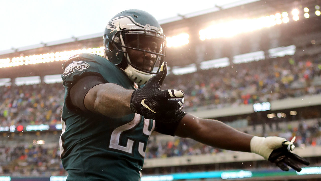 PHILADELPHIA, PA - OCTOBER 29: LeGarrette Blount #29 of the Philadelphia Eagles celebrates after scoring a 12 yard touchdown run against the San Francisco 49ers in the fourth quarter during their game at Lincoln Financial Field on October 29, 2017 in Philadelphia, Pennsylvania.