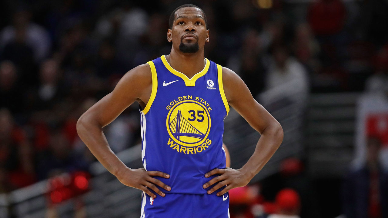 CHICAGO, IL - JANUARY 17: Kevin Durant #35 of the Golden State Warriors walks up the court against the Chicago Bulls at the United Center on January 17, 2018 in Chicago, Illinois. The Warriors defeated the Bulls 119-112.