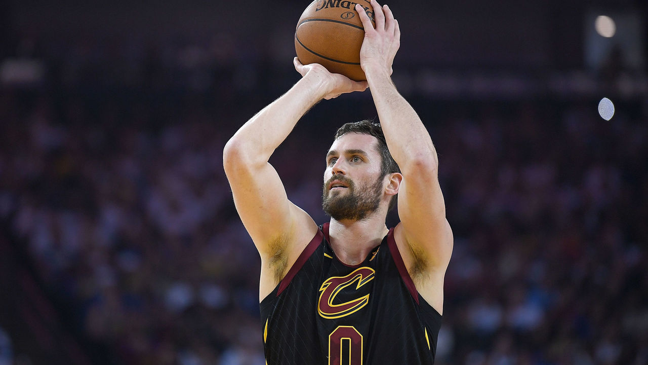 OAKLAND, CA - DECEMBER 25: Kevin Love #0 of the Cleveland Cavaliers shoots a technical foul shot against the Golden State Warriors during an NBA basketball game at ORACLE Arena on December 25, 2017 in Oakland, California.