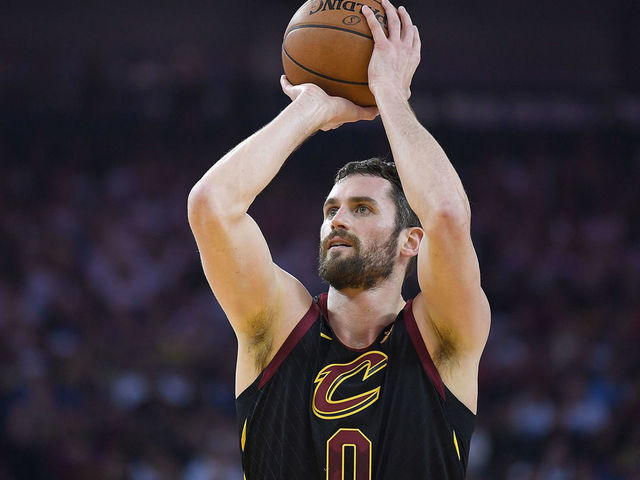 OAKLAND, CA - DECEMBER 25: Kevin Love #0 of the Cleveland Cavaliers shoots a technical foul shot against the Golden State Warriors during an NBA basketball game at ORACLE Arena on December 25, 2017 in Oakland, California.