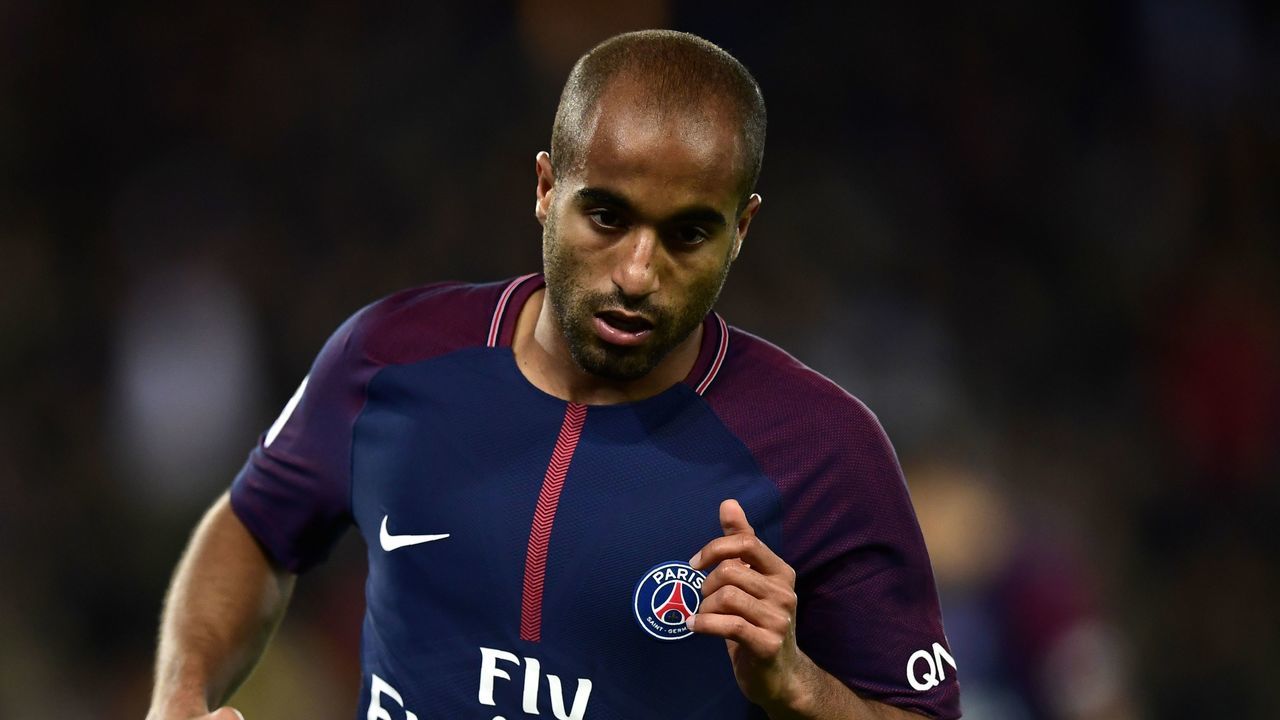 Paris Saint-Germain's Brazilian midifelder Lucas runs during the French L1 football match between Paris Saint-Germain (PSG) and Nice (OGC Nice) on October 27, 2017, at the Parc des Princes stadium in Paris. / AFP PHOTO / Martin BUREAU